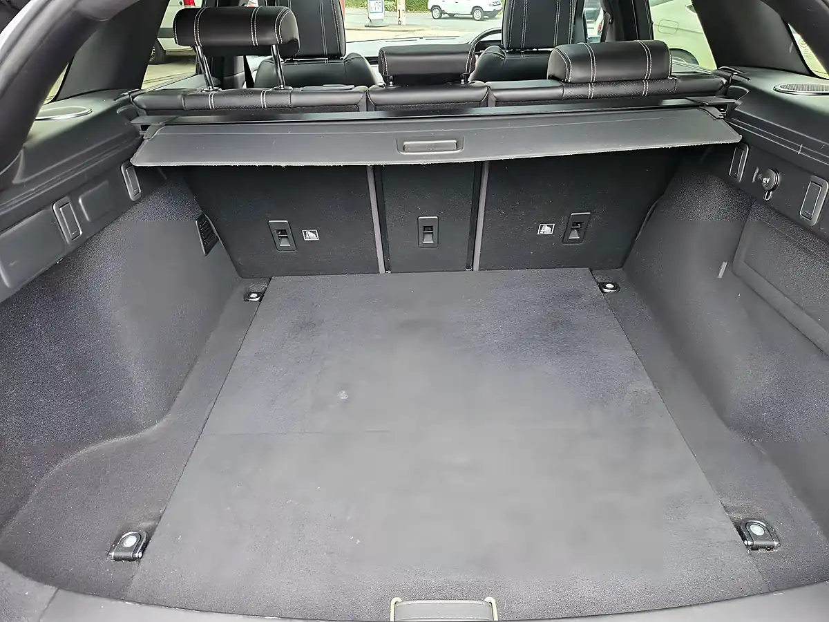 Used 2019 Land Rover Range Rover Velar R-Dynamic Hse Black - Interior and Exterior details 11