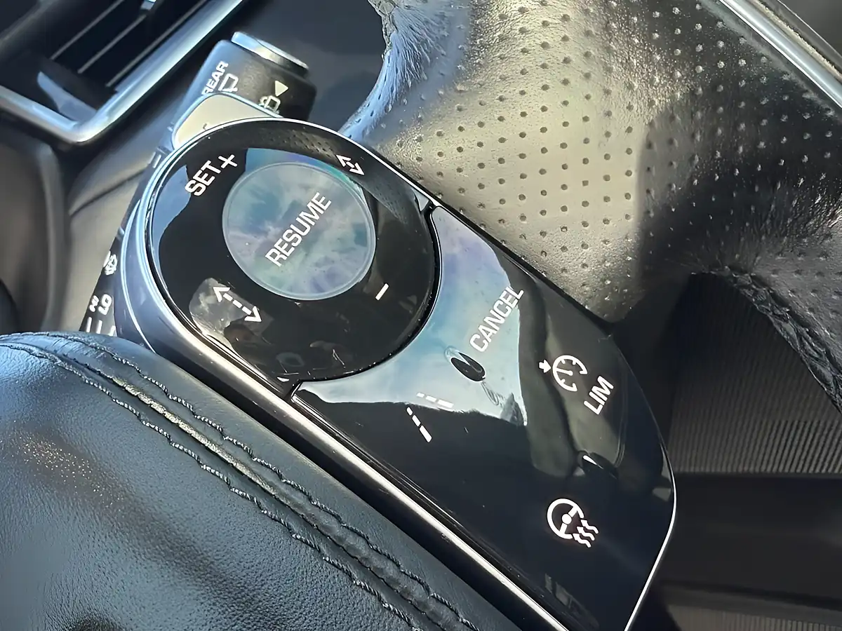 Used 2019 Land Rover Range Rover Velar R-Dynamic Hse Black - Interior and Exterior details 19