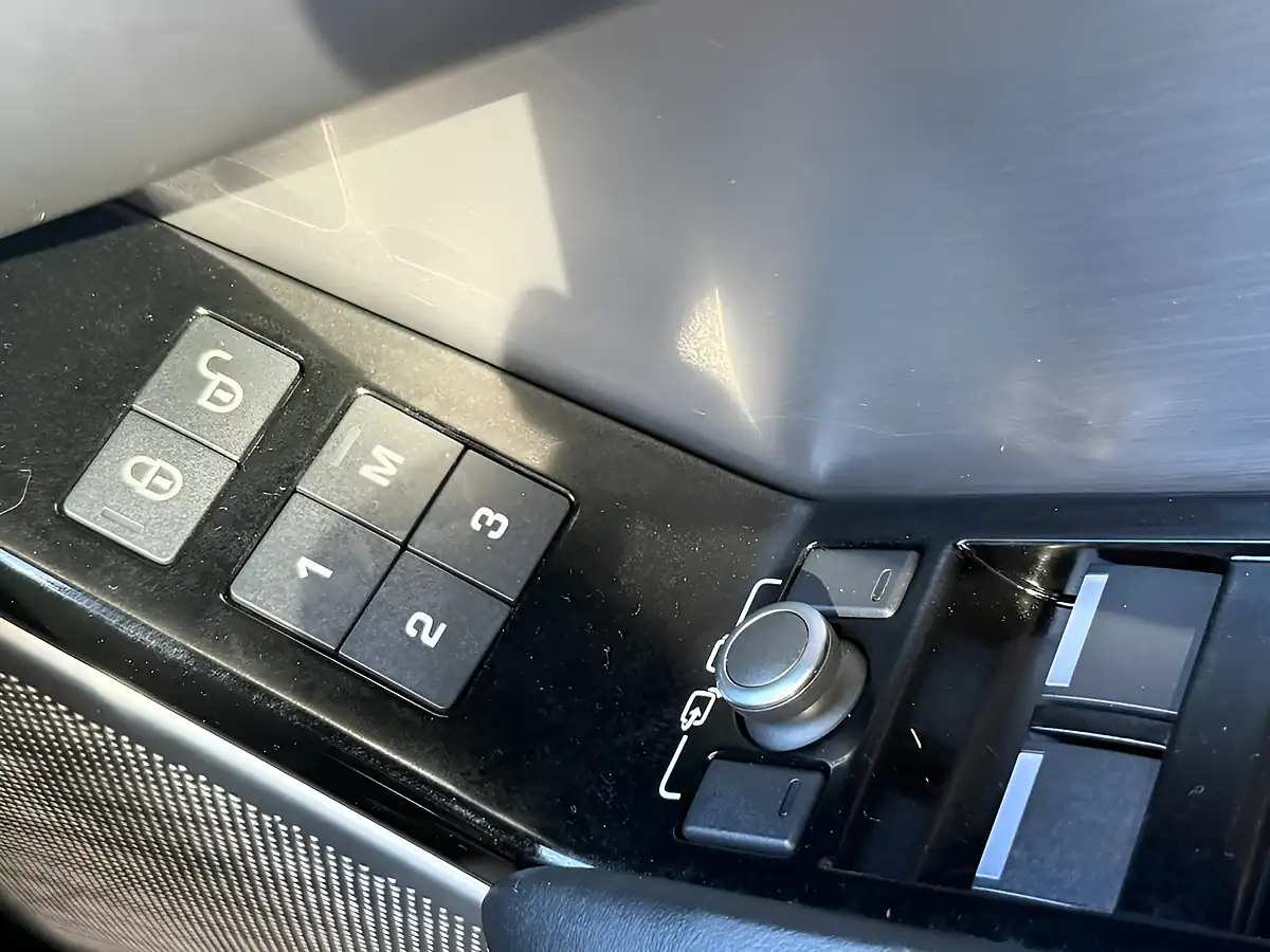 Used 2019 Land Rover Range Rover Velar R-Dynamic Hse Black - Interior and Exterior details 20