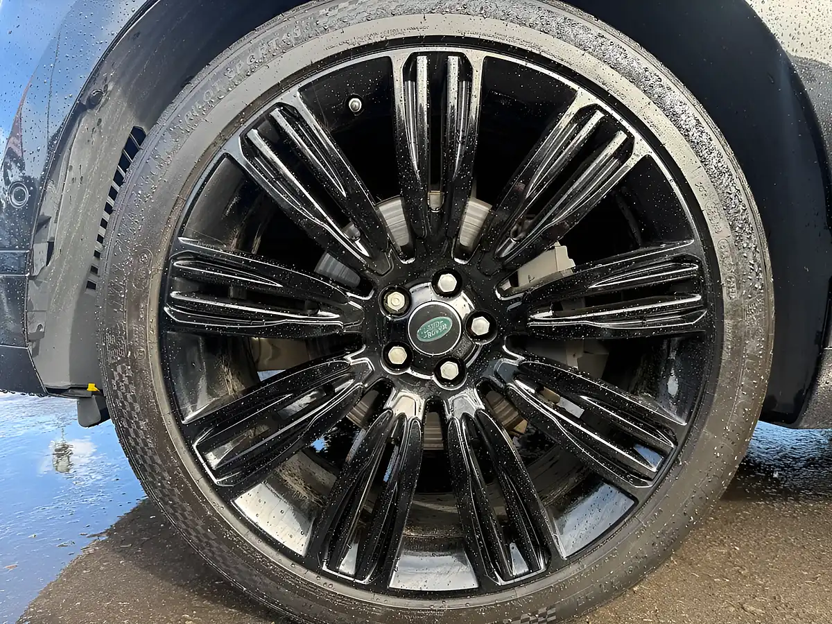 Used 2019 Land Rover Range Rover Velar R-Dynamic Hse Black - Interior and Exterior details 8