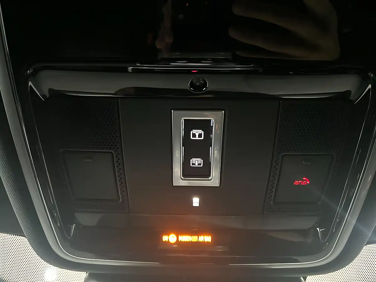 Used 2019 Land Rover Range Rover Velar R-Dynamic Hse Black - Interior and Exterior details 14