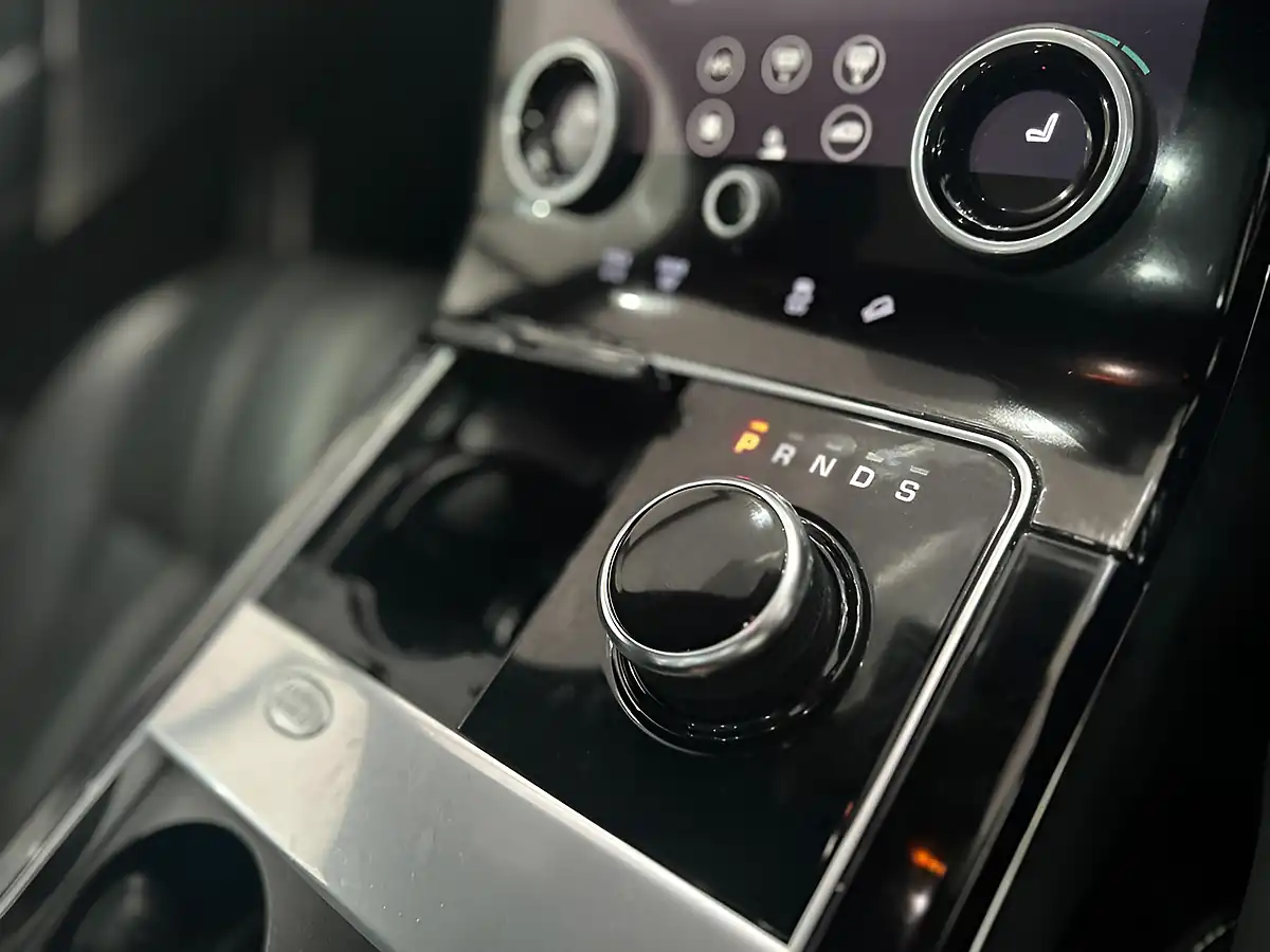 Used 2019 Land Rover Range Rover Velar R-Dynamic Hse Black - Interior and Exterior details 16