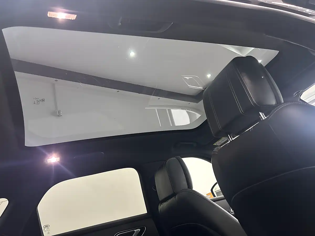 Used 2019 Land Rover Range Rover Velar R-Dynamic Hse Black - Interior and Exterior details 19