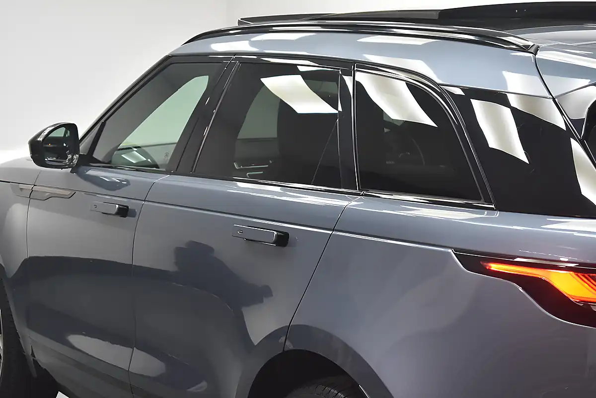 Used 2019 Land Rover Range Rover Velar R-Dynamic Hse Blue - Interior and Exterior details 11