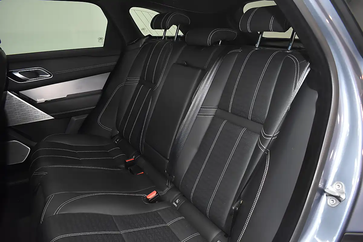 Used 2019 Land Rover Range Rover Velar R-Dynamic Hse Blue - Interior and Exterior details 17