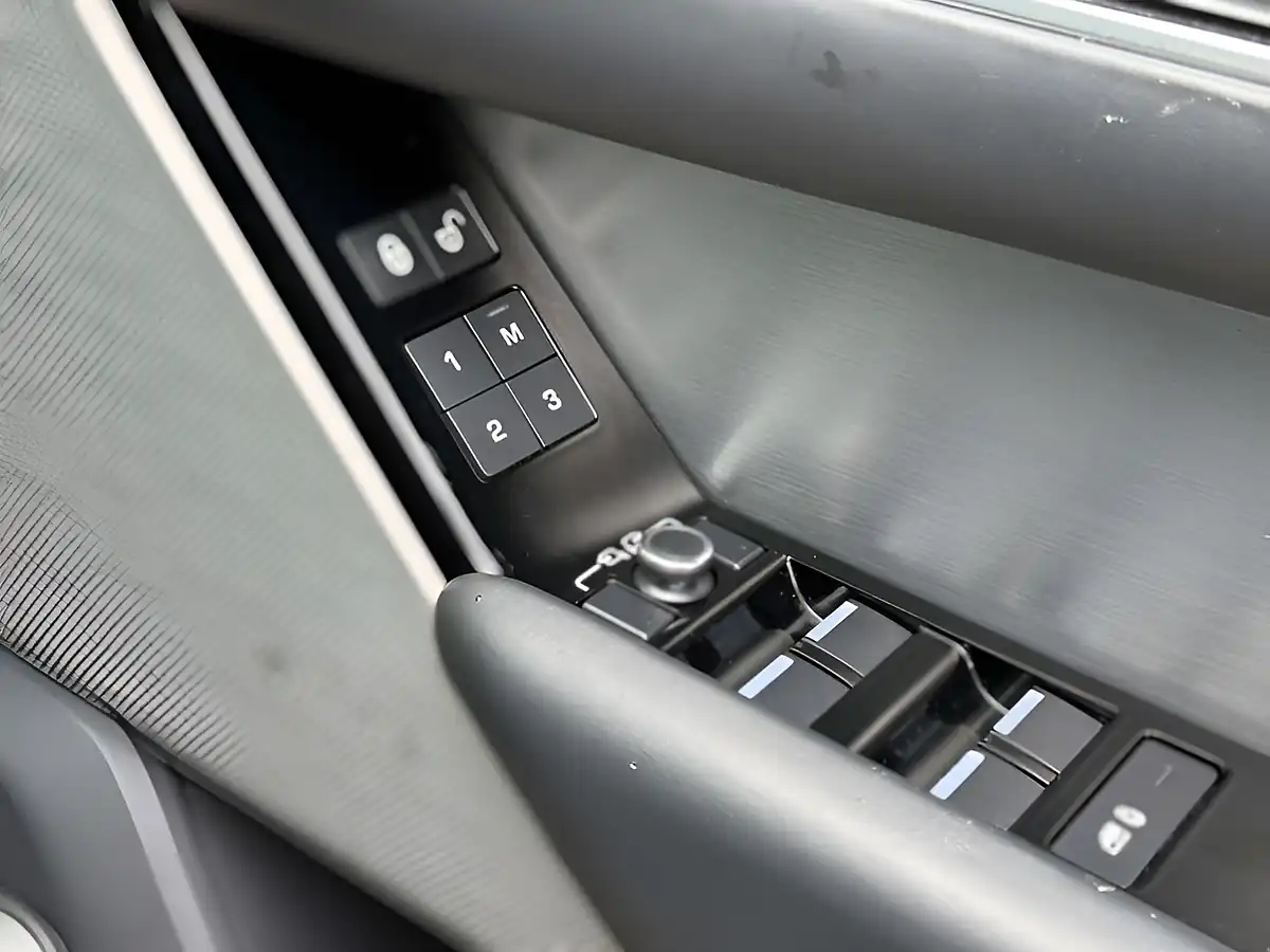 Used 2019 Land Rover Range Rover Velar R-Dynamic Hse Eiger Grey - Interior and Exterior details 15