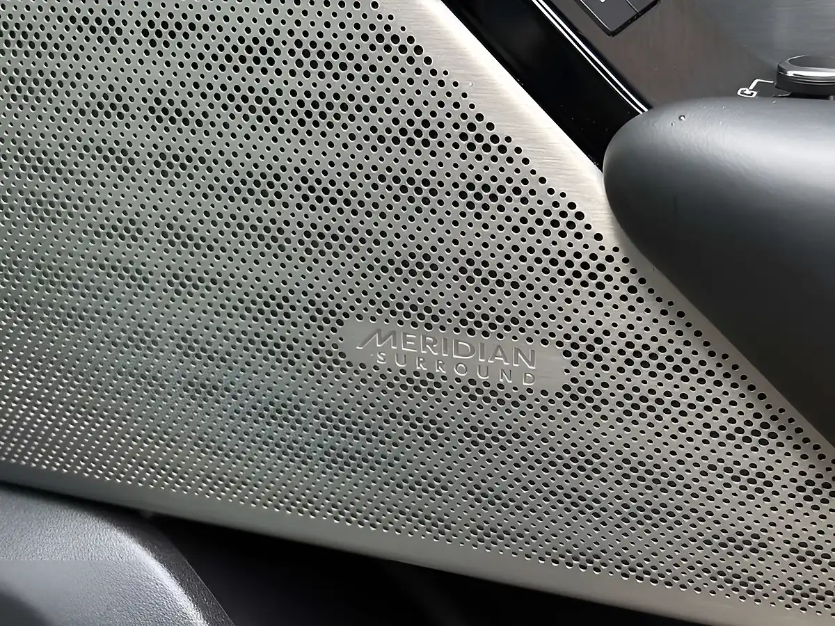 Used 2019 Land Rover Range Rover Velar R-Dynamic Hse Eiger Grey - Interior and Exterior details 16