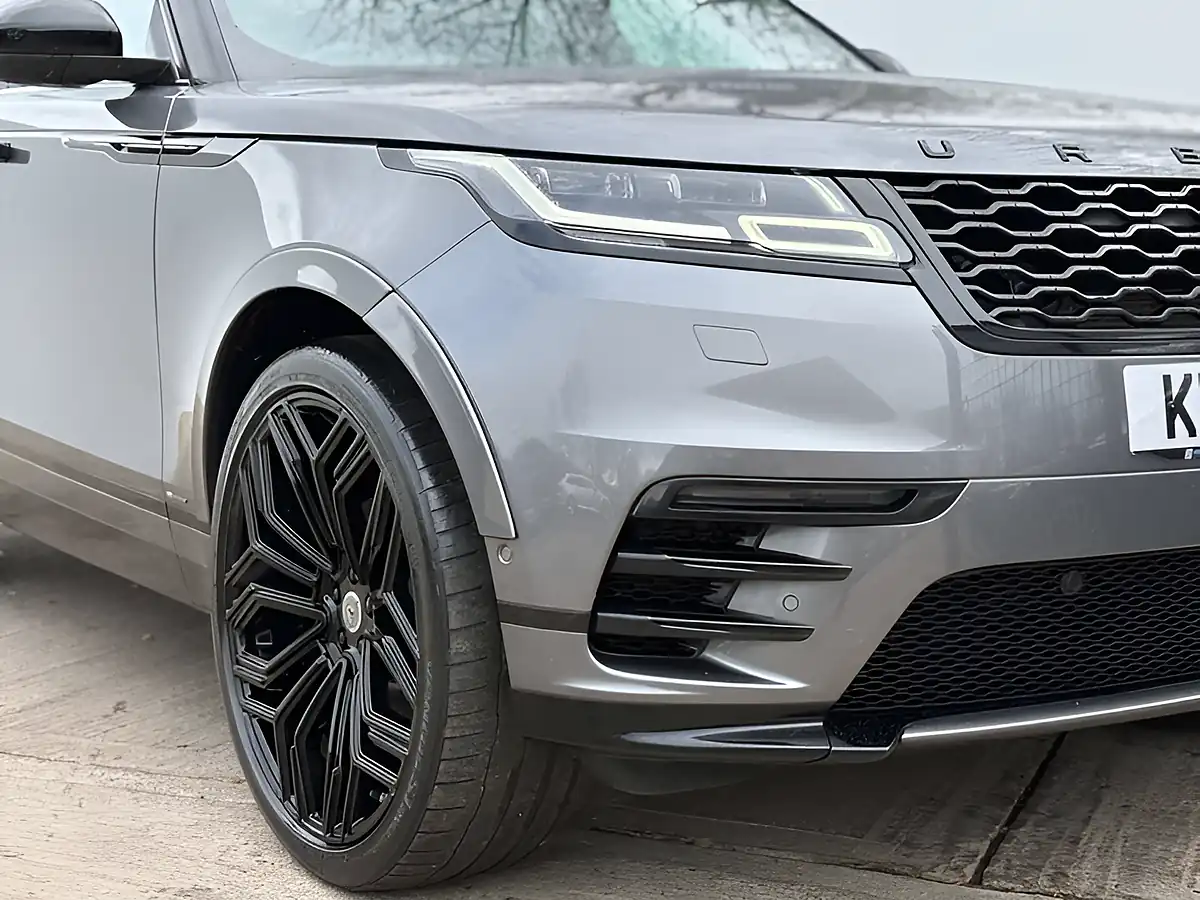 Used 2019 Land Rover Range Rover Velar R-Dynamic Hse Eiger Grey - Interior and Exterior details 4