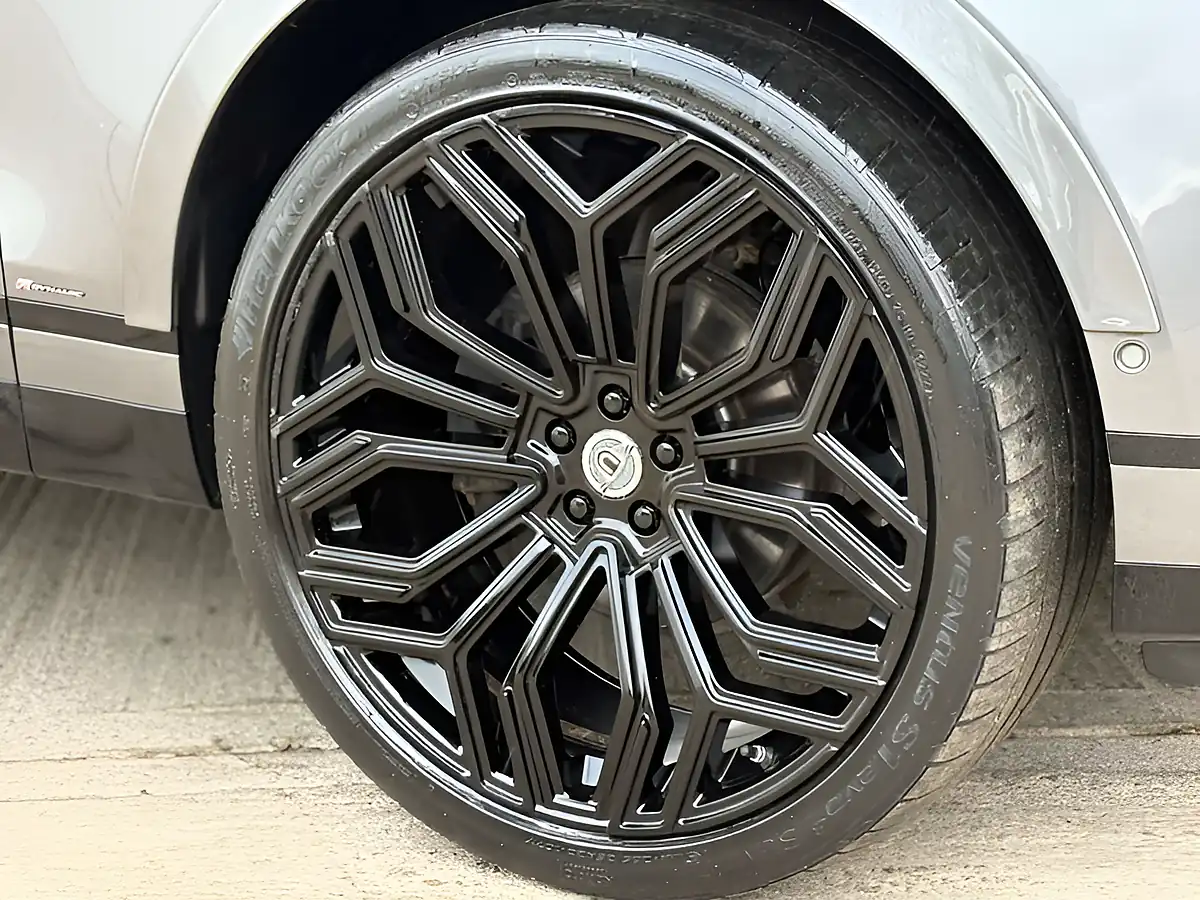 Used 2019 Land Rover Range Rover Velar R-Dynamic Hse Eiger Grey - Interior and Exterior details 5