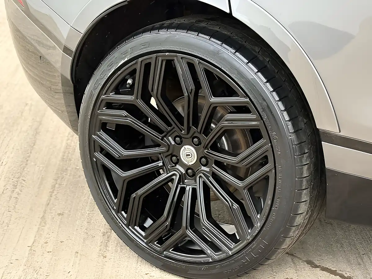 Used 2019 Land Rover Range Rover Velar R-Dynamic Hse Eiger Grey - Interior and Exterior details 6