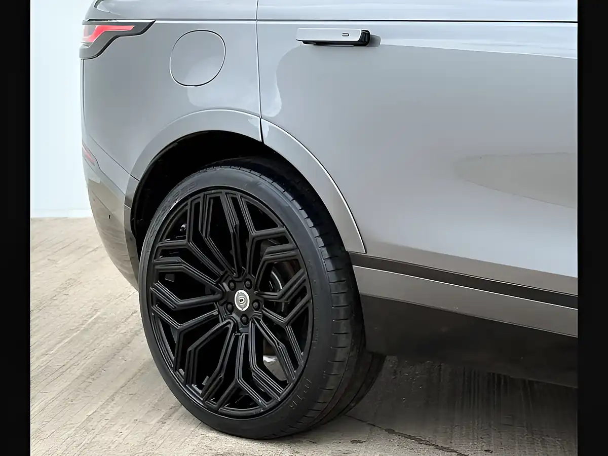 Used 2019 Land Rover Range Rover Velar R-Dynamic Hse Eiger Grey - Interior and Exterior details 9