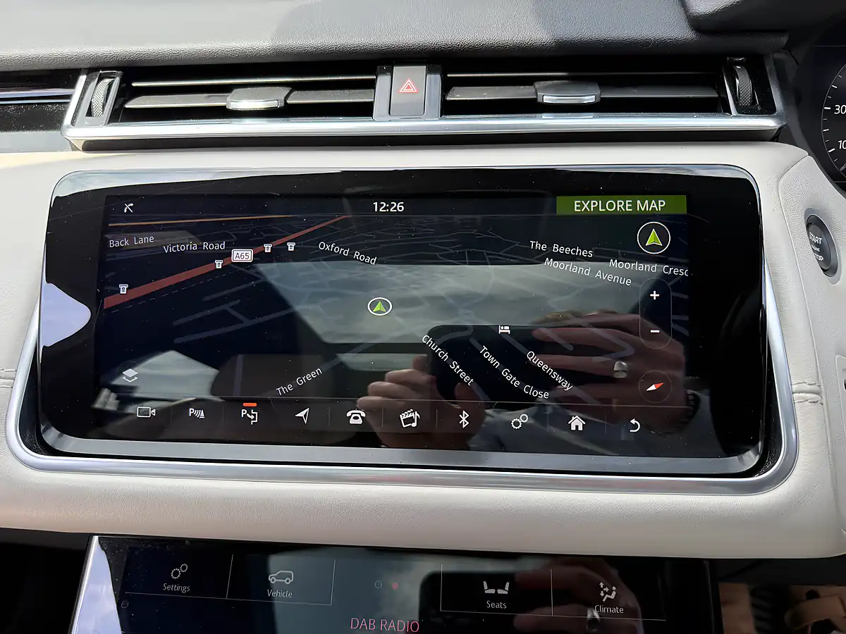 Used 2019 Land Rover Range Rover Velar R-Dynamic Hse Firenze Red - Interior and Exterior details 17