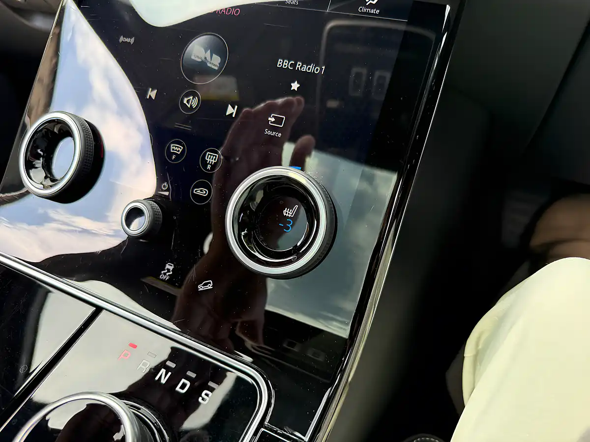Used 2019 Land Rover Range Rover Velar R-Dynamic Hse Firenze Red - Interior and Exterior details 20