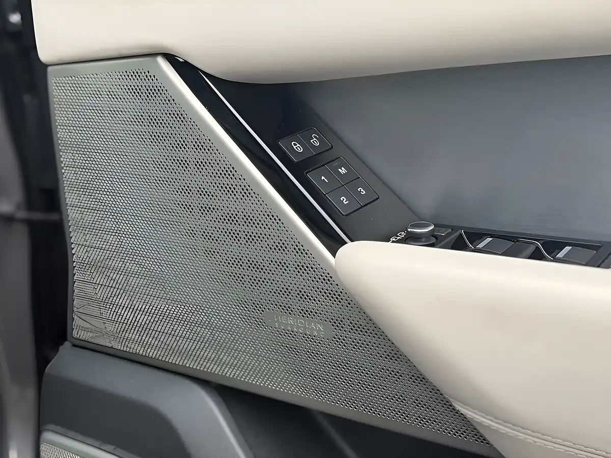 Used 2019 Land Rover Range Rover Velar R-Dynamic Hse Grey - Interior and Exterior details 10