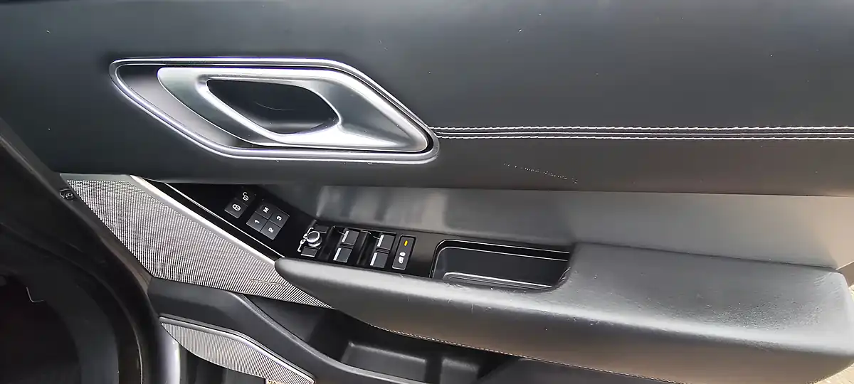 Used 2019 Land Rover Range Rover Velar R-Dynamic Hse Grey - Interior and Exterior details 10