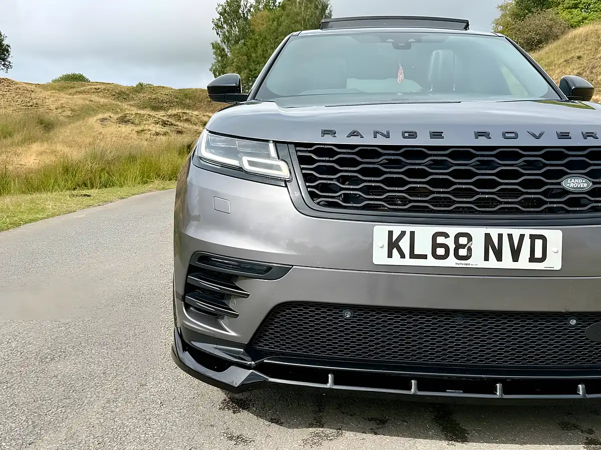 Used 2019 Land Rover Range Rover Velar R-Dynamic Hse Grey - Interior and Exterior details 9
