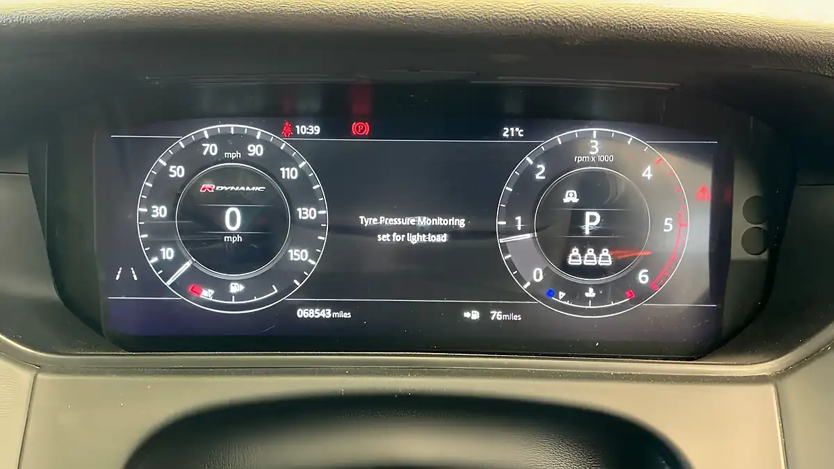 Used 2019 Land Rover Range Rover Velar R-Dynamic Hse Red - Interior and Exterior details 9