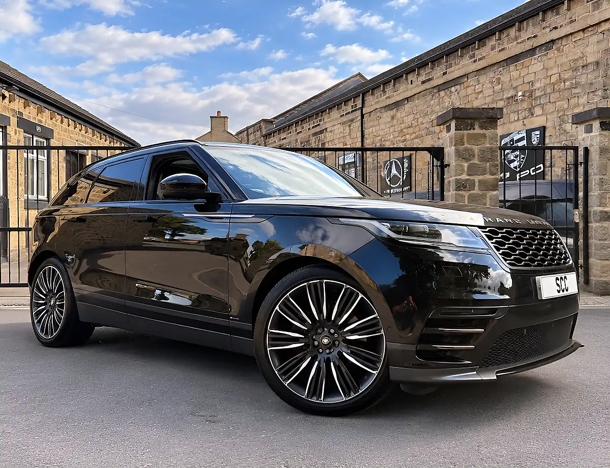 Used 2019 Land Rover Range Rover Velar R-Dynamic Hse Santorini Black - Front View