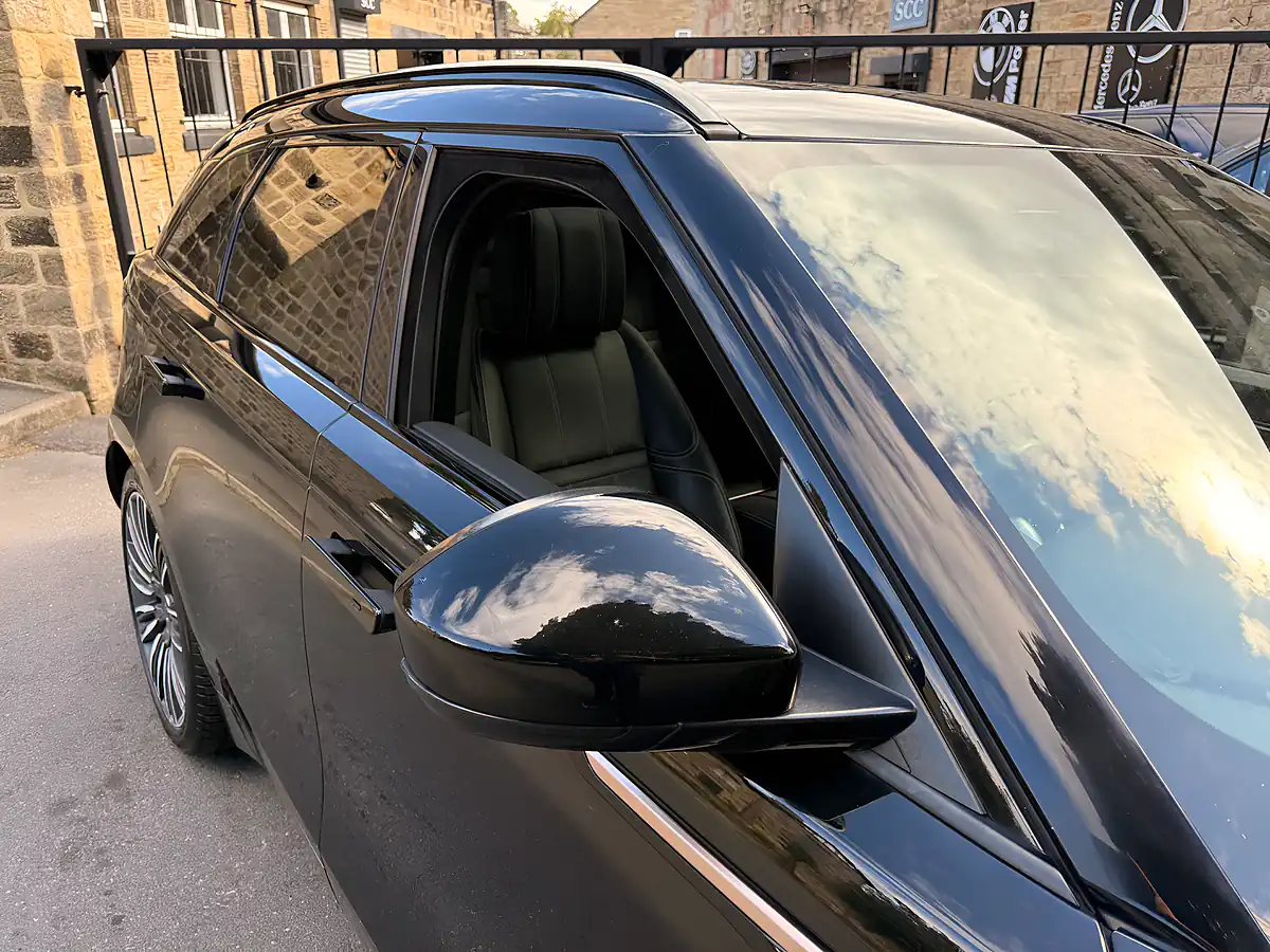 Used 2019 Land Rover Range Rover Velar R-Dynamic Hse Santorini Black - Interior and Exterior details 11