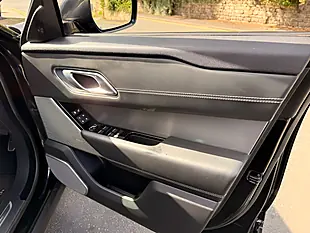 Used 2019 Land Rover Range Rover Velar R-Dynamic Hse Santorini Black - Interior and Exterior details 16