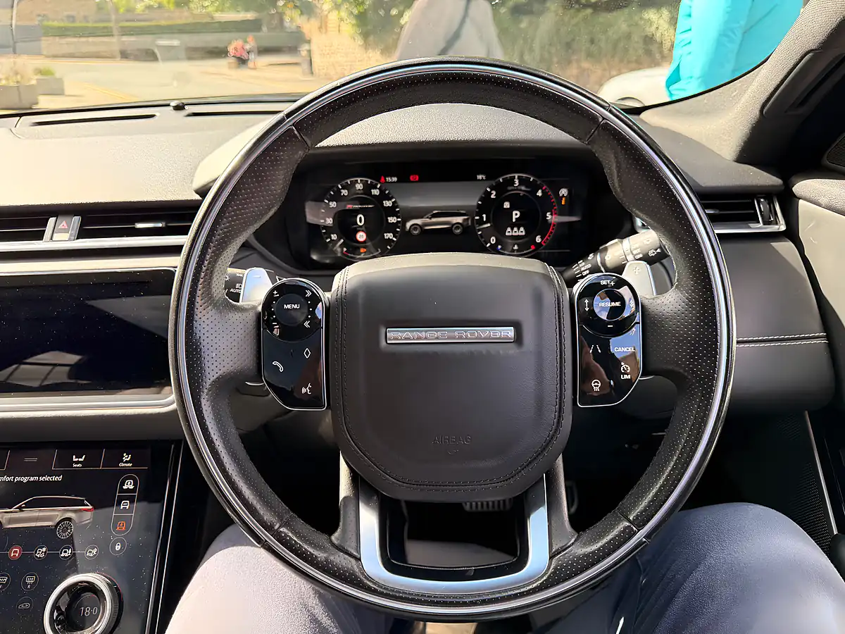 Used 2019 Land Rover Range Rover Velar R-Dynamic Hse Santorini Black - Interior and Exterior details 17