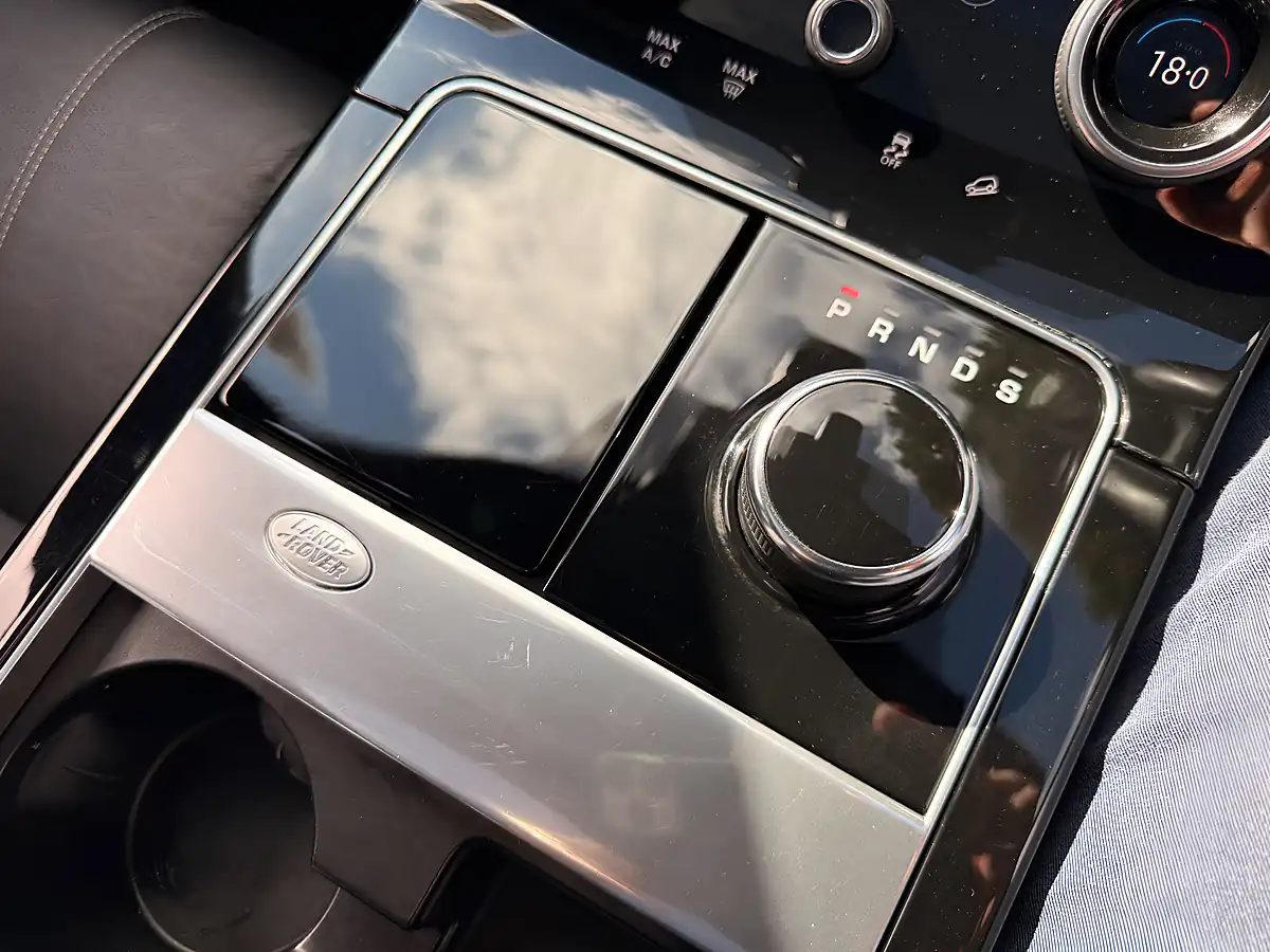 Used 2019 Land Rover Range Rover Velar R-Dynamic Hse Santorini Black - Interior and Exterior details 18