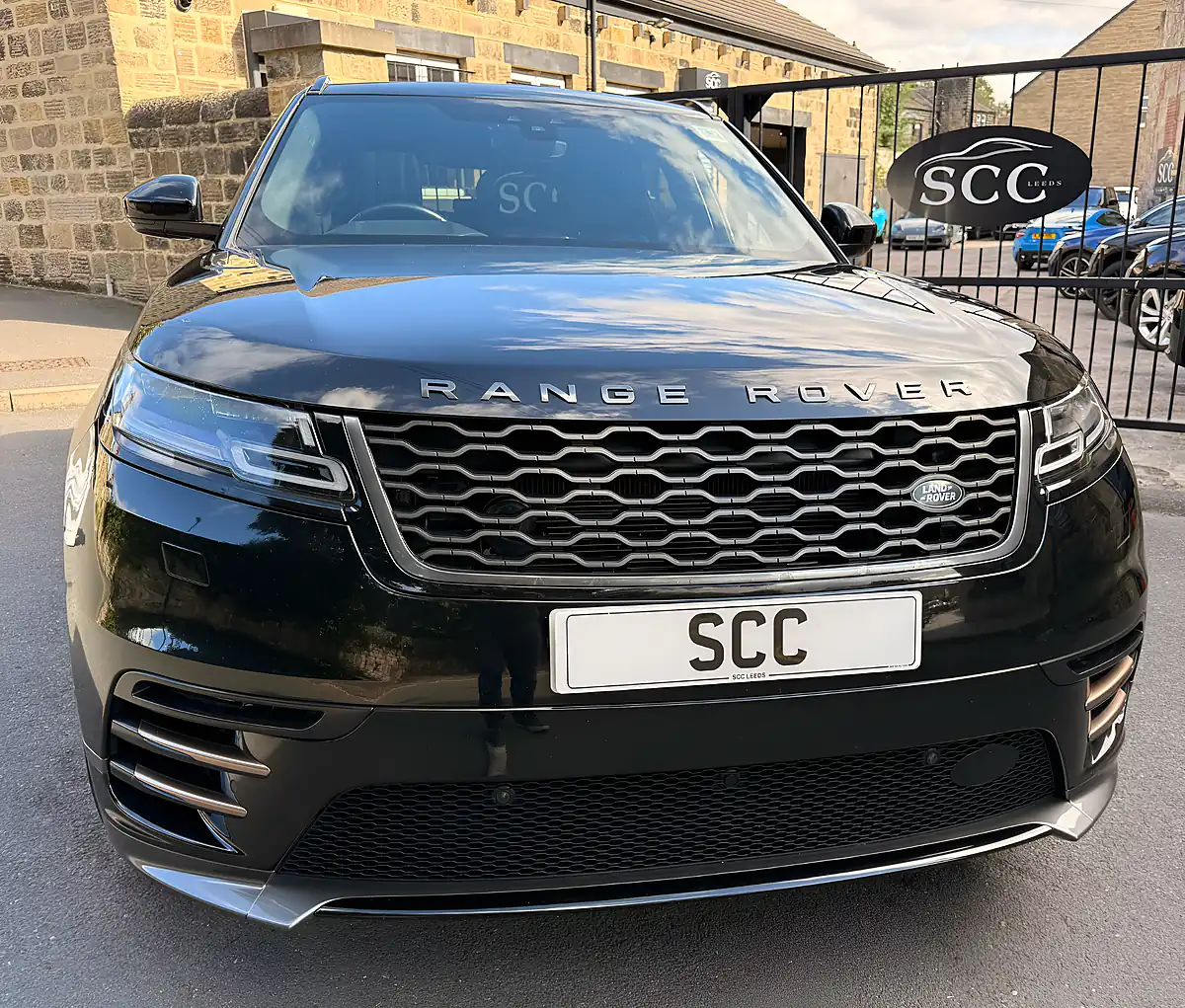 Used 2019 Land Rover Range Rover Velar R-Dynamic Hse Santorini Black - Interior and Exterior details 3