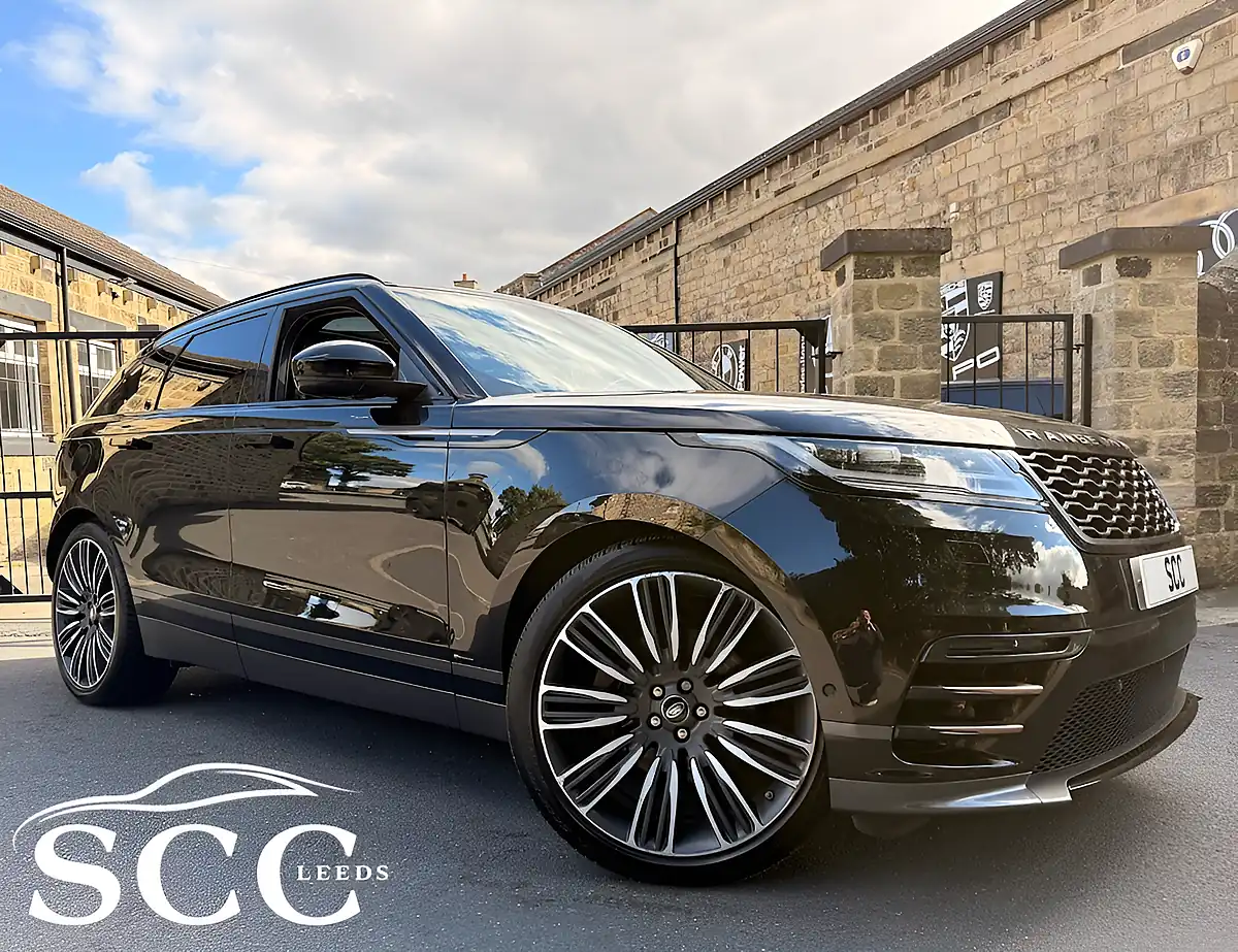 Used 2019 Land Rover Range Rover Velar R-Dynamic Hse Santorini Black - Interior and Exterior details 4