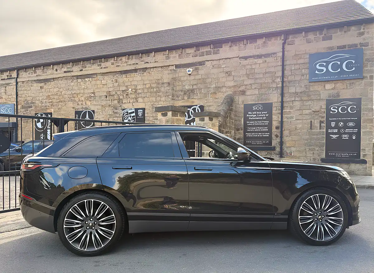 Used 2019 Land Rover Range Rover Velar R-Dynamic Hse Santorini Black - Interior and Exterior details 5