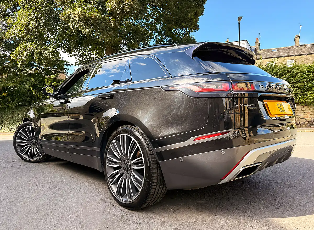 Used 2019 Land Rover Range Rover Velar R-Dynamic Hse Santorini Black - Interior and Exterior details 6