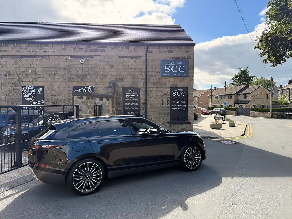 Used 2019 Land Rover Range Rover Velar R-Dynamic Hse Santorini Black - Interior and Exterior details 9