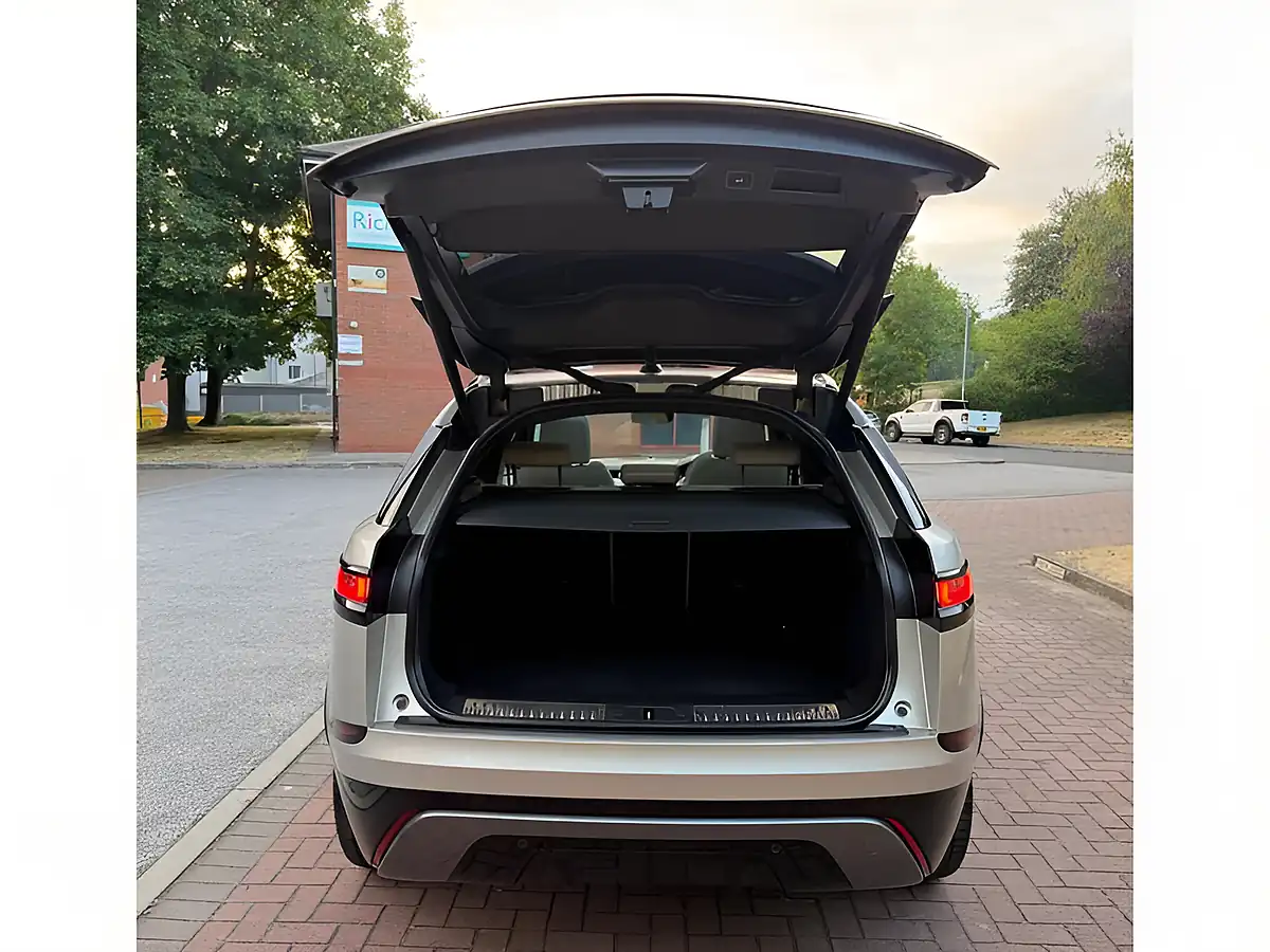 Used 2019 Land Rover Range Rover Velar R-Dynamic Hse Silver - Interior and Exterior details 10