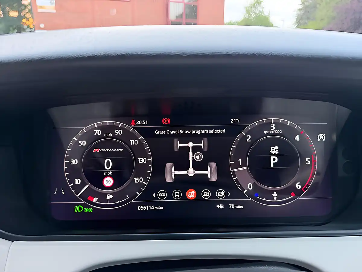Used 2019 Land Rover Range Rover Velar R-Dynamic Hse Silver - Interior and Exterior details 16