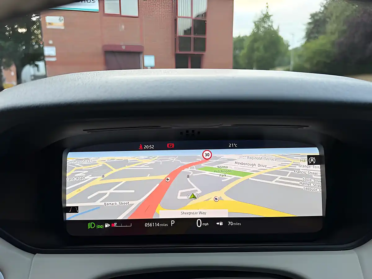 Used 2019 Land Rover Range Rover Velar R-Dynamic Hse Silver - Interior and Exterior details 17