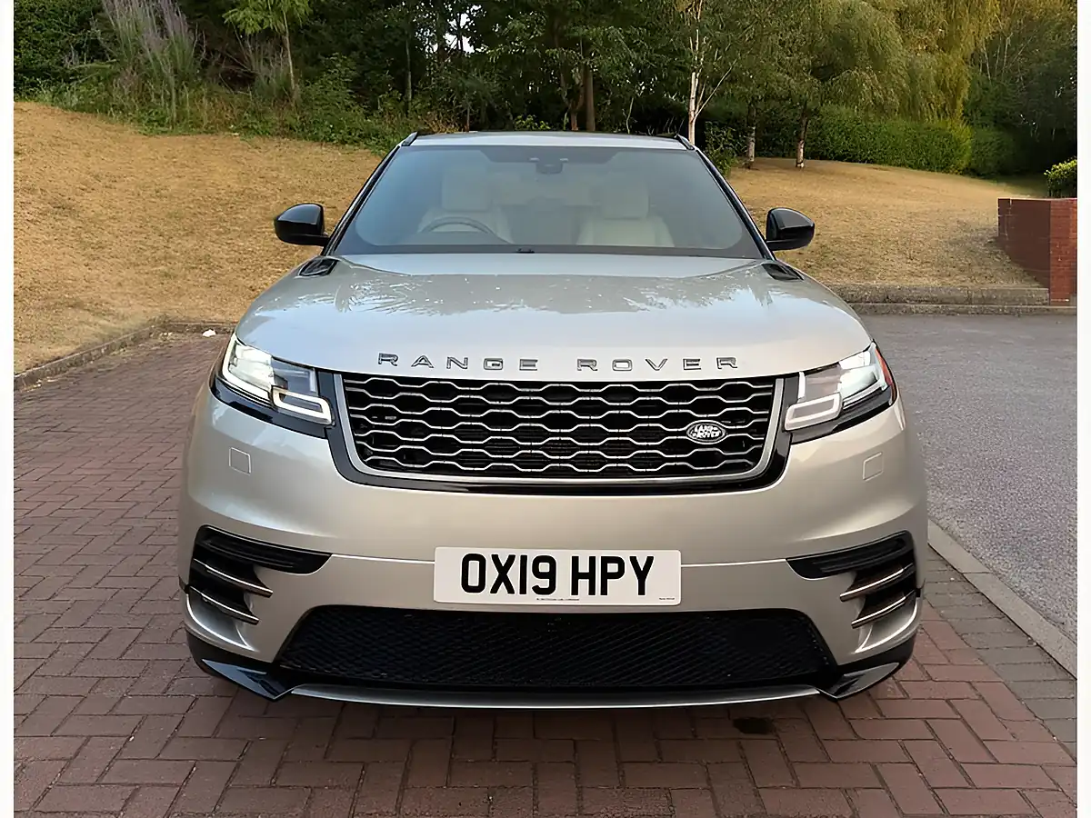 Used 2019 Land Rover Range Rover Velar R-Dynamic Hse Silver - Interior and Exterior details 4