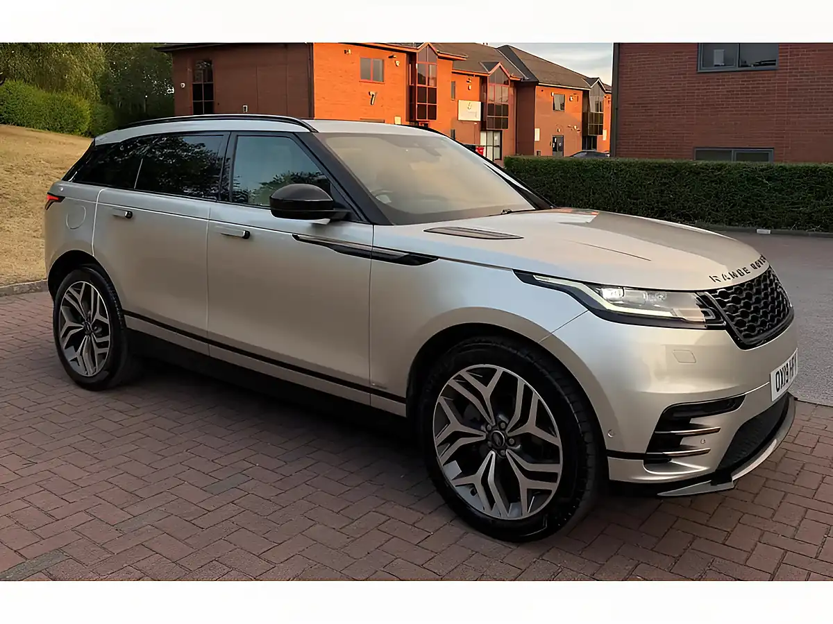 Used 2019 Land Rover Range Rover Velar R-Dynamic Hse Silver - Interior and Exterior details 6