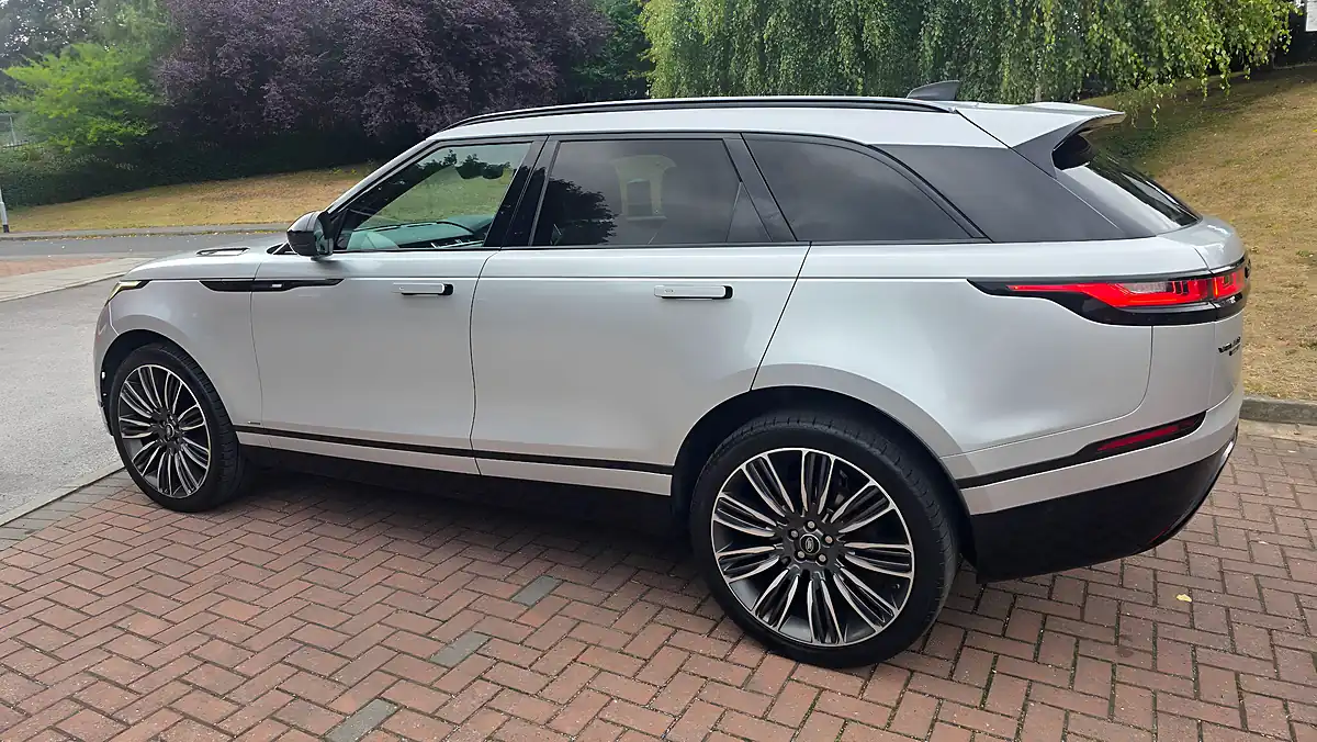 Used 2019 Land Rover Range Rover Velar R-Dynamic Hse Silver - Interior and Exterior details 10