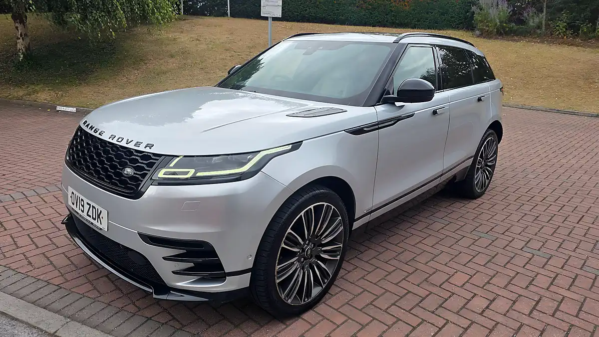 Used 2019 Land Rover Range Rover Velar R-Dynamic Hse Silver - Interior and Exterior details 12