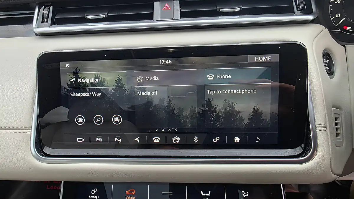 Used 2019 Land Rover Range Rover Velar R-Dynamic Hse Silver - Interior and Exterior details 16