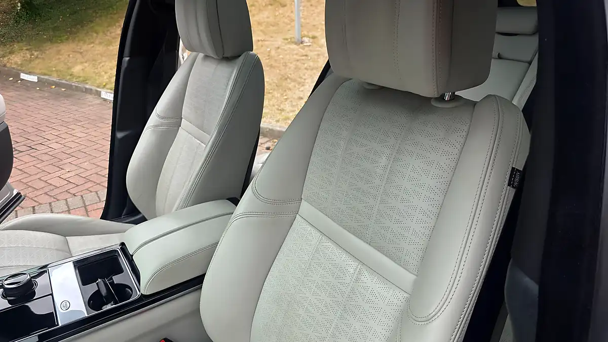Used 2019 Land Rover Range Rover Velar R-Dynamic Hse Silver - Interior and Exterior details 17