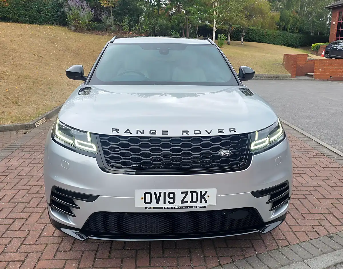 Used 2019 Land Rover Range Rover Velar R-Dynamic Hse Silver - Interior and Exterior details 3