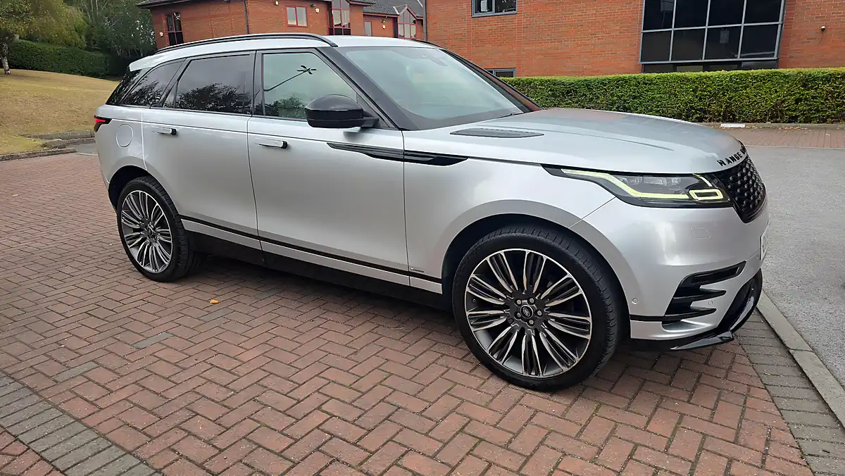 Used 2019 Land Rover Range Rover Velar R-Dynamic Hse Silver - Interior and Exterior details 4