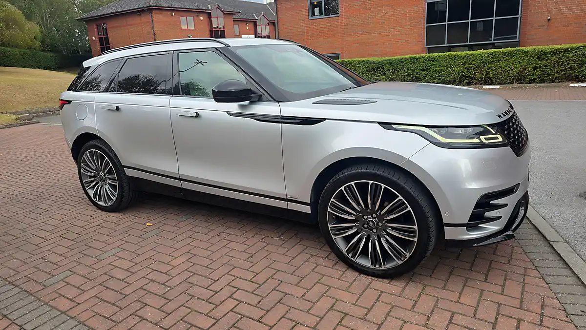 Used 2019 Land Rover Range Rover Velar R-Dynamic Hse Silver - Interior and Exterior details 5