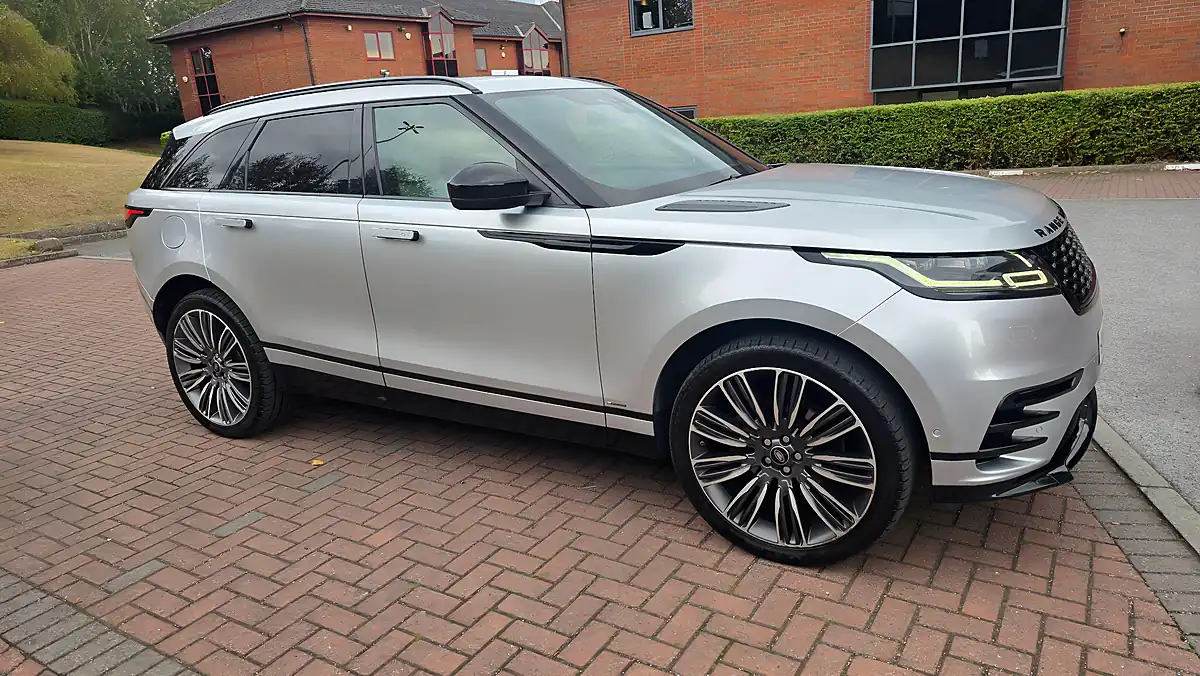 Used 2019 Land Rover Range Rover Velar R-Dynamic Hse Silver - Interior and Exterior details 6