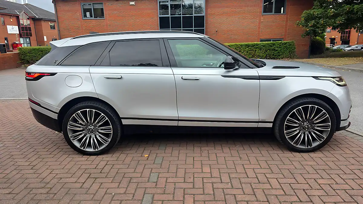 Used 2019 Land Rover Range Rover Velar R-Dynamic Hse Silver - Interior and Exterior details 8