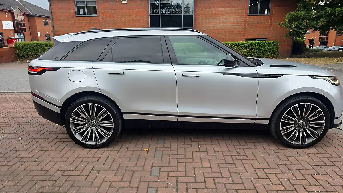 Used 2019 Land Rover Range Rover Velar R-Dynamic Hse Silver - Interior and Exterior details 9