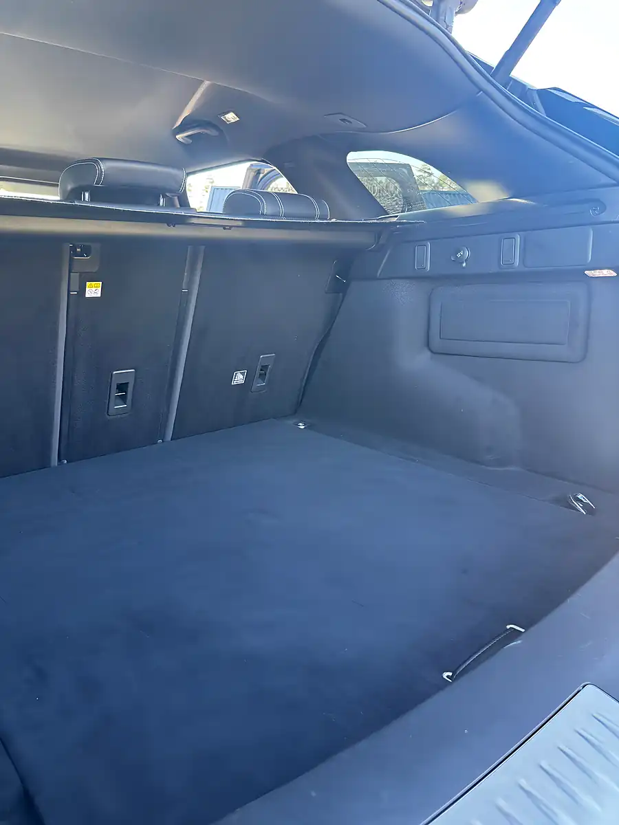 Used 2019 Land Rover Range Rover Velar R-Dynamic S Grey - Interior and Exterior details 12