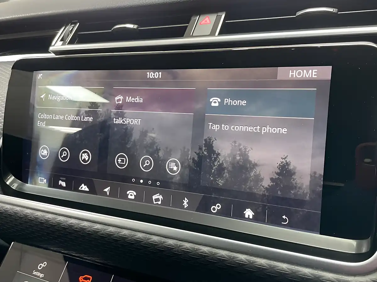 Used 2019 Land Rover Range Rover Velar R-Dynamic S Indus Silver - Interior and Exterior details 18