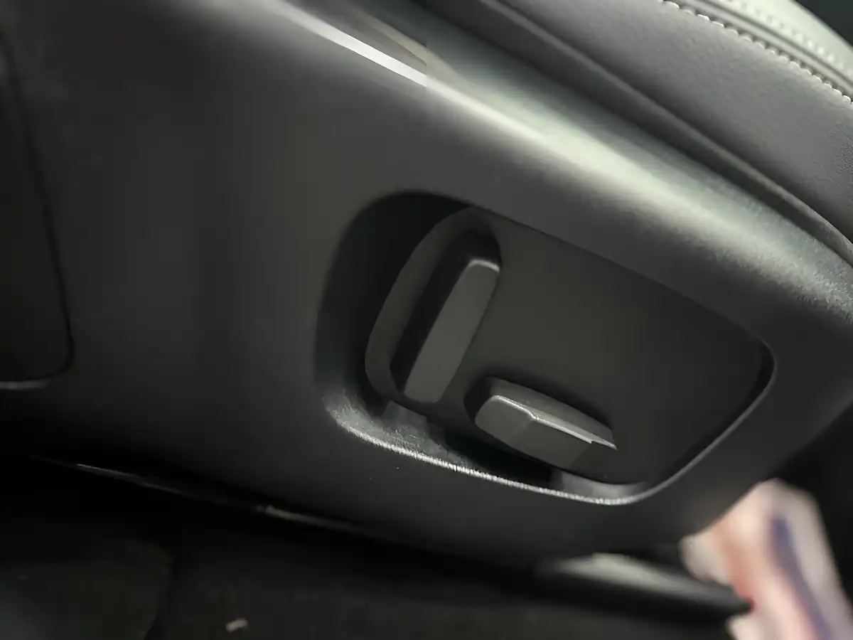 Used 2019 Land Rover Range Rover Velar R-Dynamic S Red - Interior and Exterior details 20