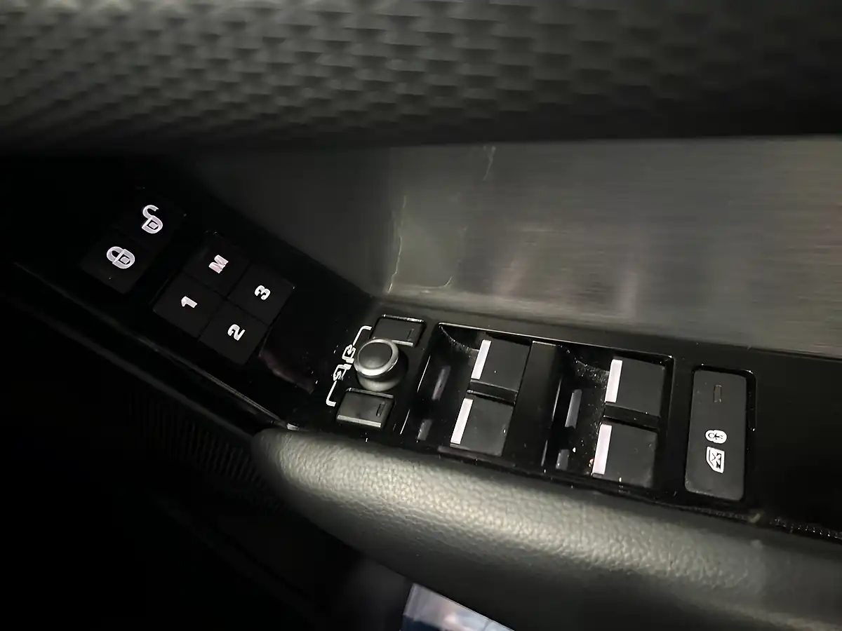 Used 2019 Land Rover Range Rover Velar R-Dynamic S Red - Interior and Exterior details 14